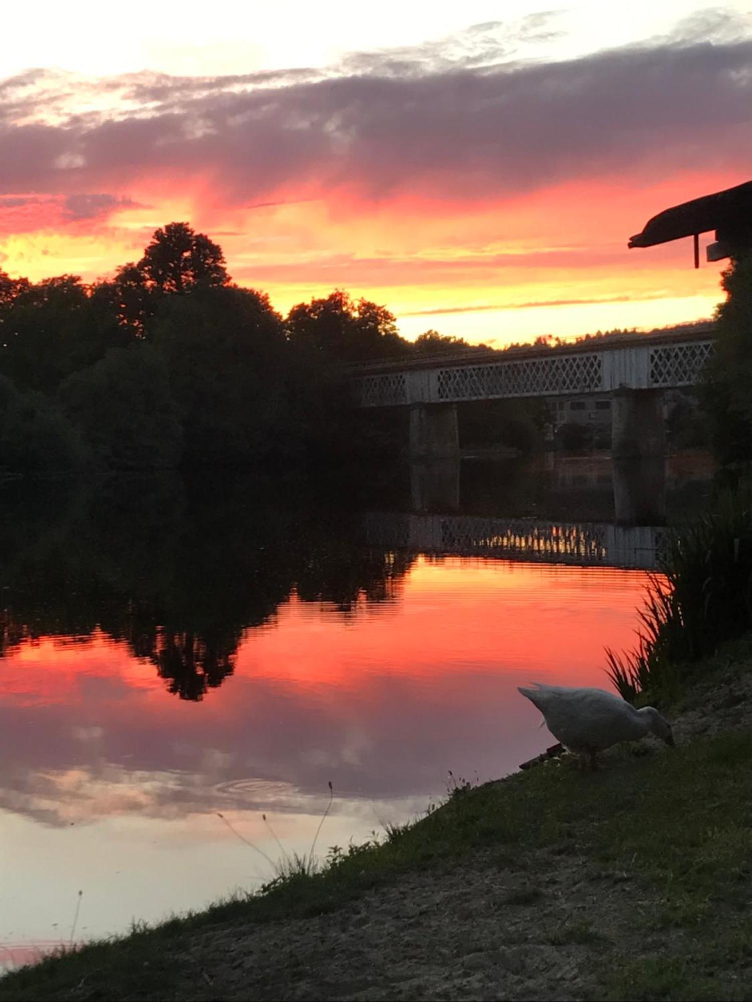 Moon River Saint-Junien Bagian luar foto
